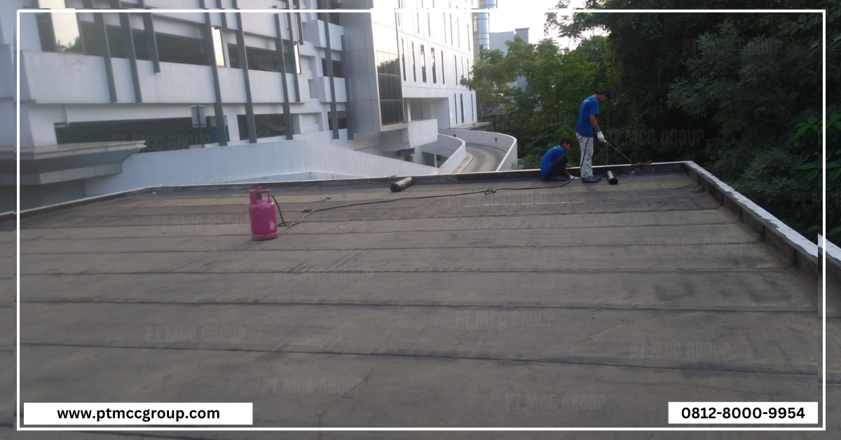 Aplikasi waterproofing membrane pada dak beton